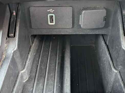 Used 2019 Ford Explorer XLT w/ Equipment Group 202A FWD image 22