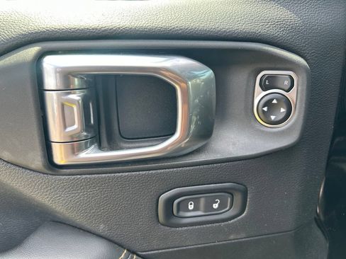 Used 2025 Jeep Gladiator Sport w/ Premium Package AWD/4WD image 16
