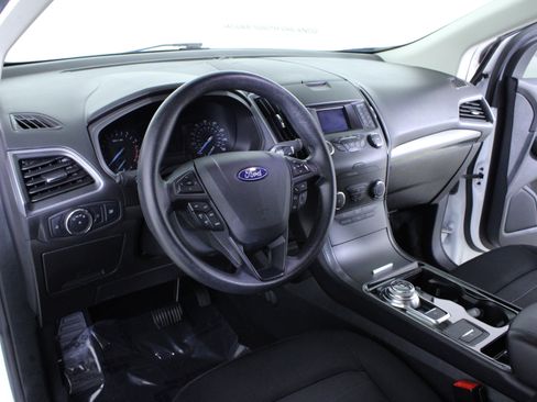 Used 2019 Ford Edge SE image 19