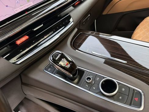 Used 2021 Cadillac Escalade Premium Luxury AWD/4WD image 25