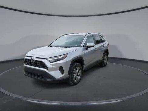 Used 2024 Toyota RAV4 XLE AWD/4WD image 8