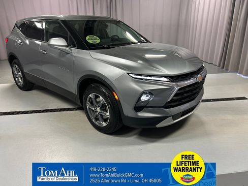 Used 2025 Chevrolet Blazer LT FWD image 1