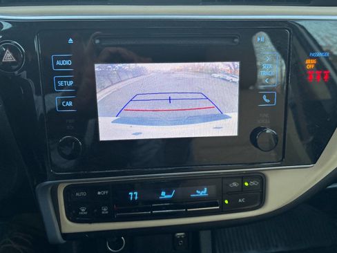 Used 2018 Toyota Corolla LE image 14