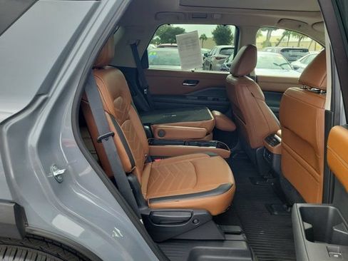 Used 2023 Nissan Pathfinder Platinum AWD/4WD image 8