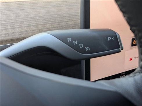 Used 2024 Tesla Model Y Long Range AWD/4WD image 12