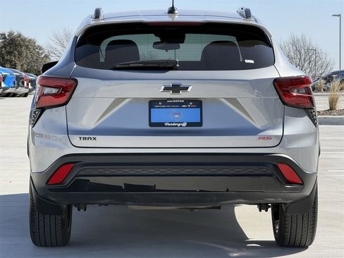Certified 2025 Chevrolet Trax RS w/ Sunroof Package image 5