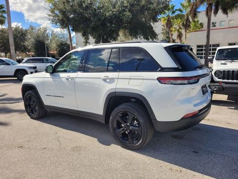 New 2025 Jeep Grand Cherokee Altitude RWD image 10
