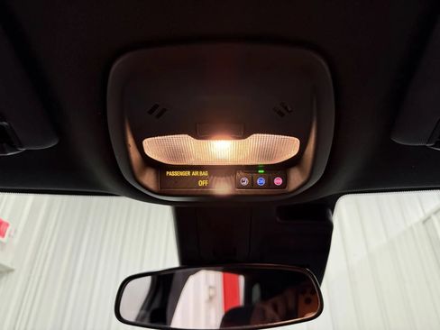 Used 2024 Chevrolet Trax RS FWD image 32