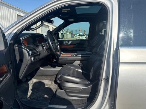 Used 2018 Lincoln Navigator L Select w/ Technology Package AWD/4WD image 6
