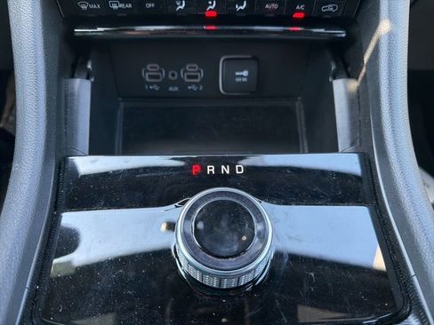 Used 2025 Jeep Grand Cherokee Altitude AWD/4WD image 26