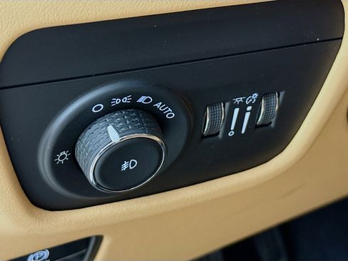 Used 2022 Jeep Grand Cherokee Summit image 9