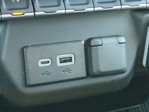 Certified 2025 Chevrolet Silverado 1500 Custom image 25