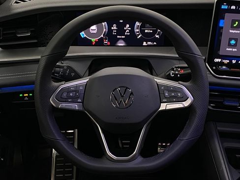 New 2026 Volkswagen Tiguan SE R-Line AWD/4WD image 15