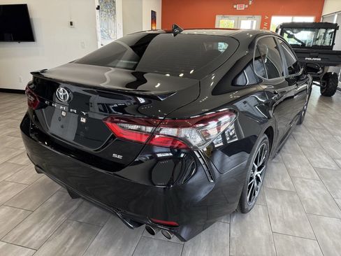 Used 2022 Toyota Camry SE w/ Convenience Package image 7