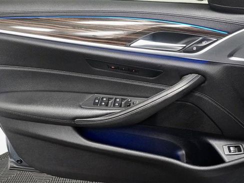 Used 2018 BMW 540i xDrive image 40