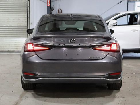 Used 2019 Lexus ES 300h w/ Accessory Package 2 FWD image 5