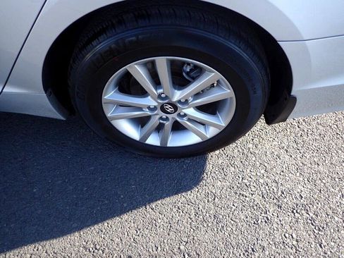 Used 2015 Hyundai Sonata SE image 24