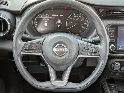 Used 2022 Nissan Kicks SV FWD image 11