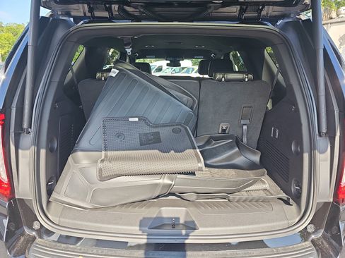 Used 2023 GMC Yukon SLT RWD image 13