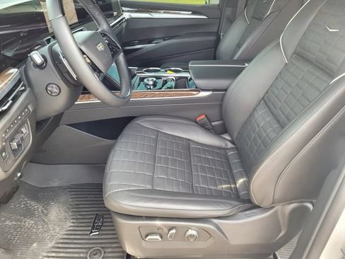 Used 2025 Cadillac Escalade ESV Premium Luxury Platinum w/ LPO, Floor Liner Package AWD/4WD image 22
