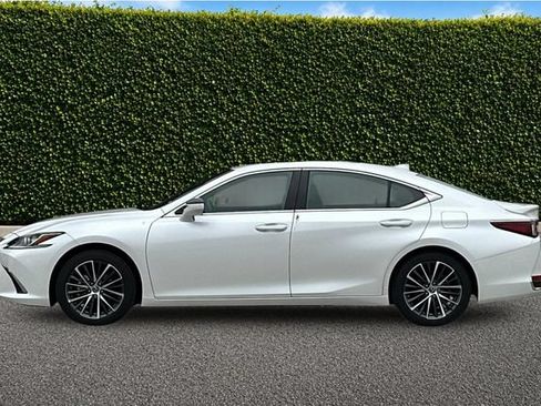 Used 2025 Lexus ES 300h w/ Premium Package FWD image 7