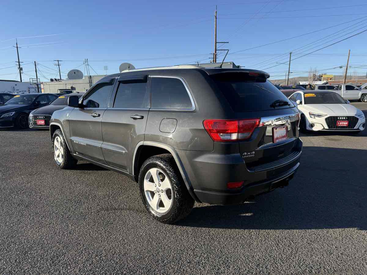 Used 2011 Jeep Grand Cherokee Laredo AWD/4WD image 5