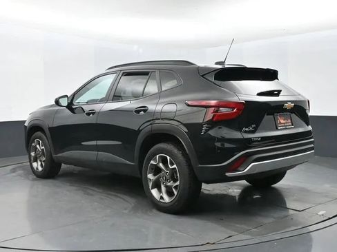 Used 2024 Chevrolet Trax LT w/ Driver Confidence Package image 9