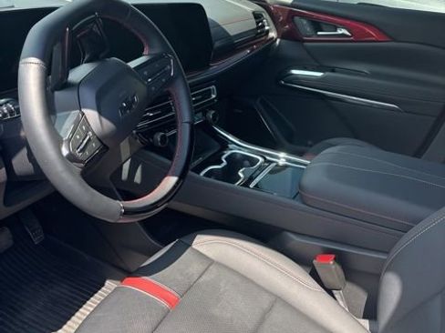 Used 2025 Chevrolet Traverse RS w/ LPO, Floor Liner Package AWD/4WD image 12