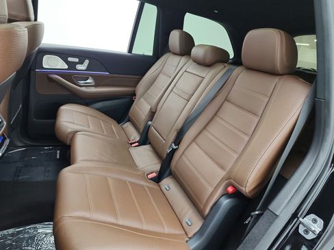 Used 2025 Mercedes-Benz GLS 450 4MATIC image 16