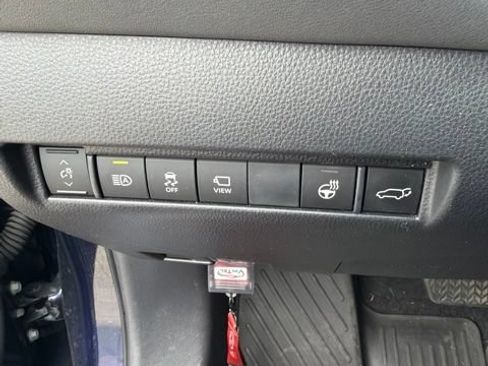 Used 2024 Toyota Venza Limited AWD/4WD image 13