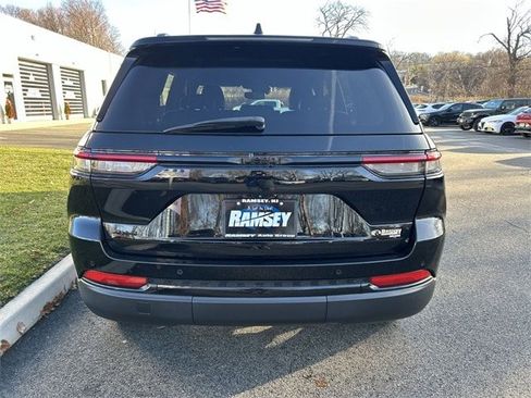 Certified 2023 Jeep Grand Cherokee Altitude image 7