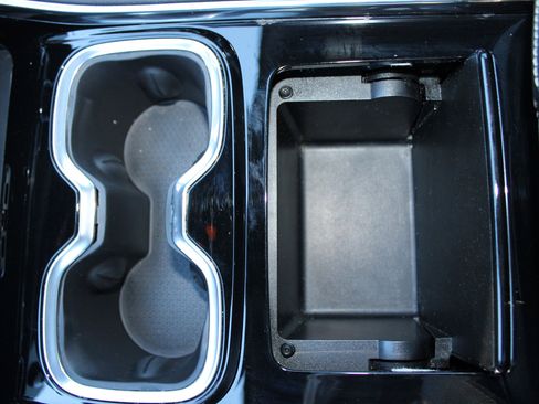 Used 2024 Chevrolet Traverse LT image 24