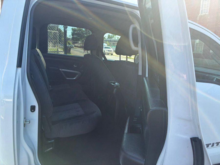Used 2020 Nissan Titan SV w/ SV Convenience Package AWD/4WD image 10
