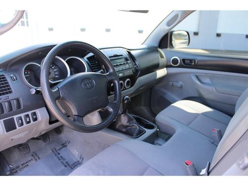 Used 2011 Toyota Tacoma 4x4 Regular Cab image 9