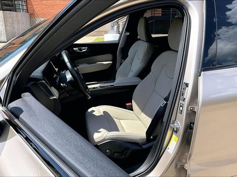 Used 2026 Volvo XC60 B5 Plus AWD/4WD image 33