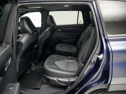 Used 2021 Toyota Highlander XSE image 16