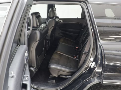 Used 2019 Jeep Grand Cherokee Altitude AWD/4WD image 15