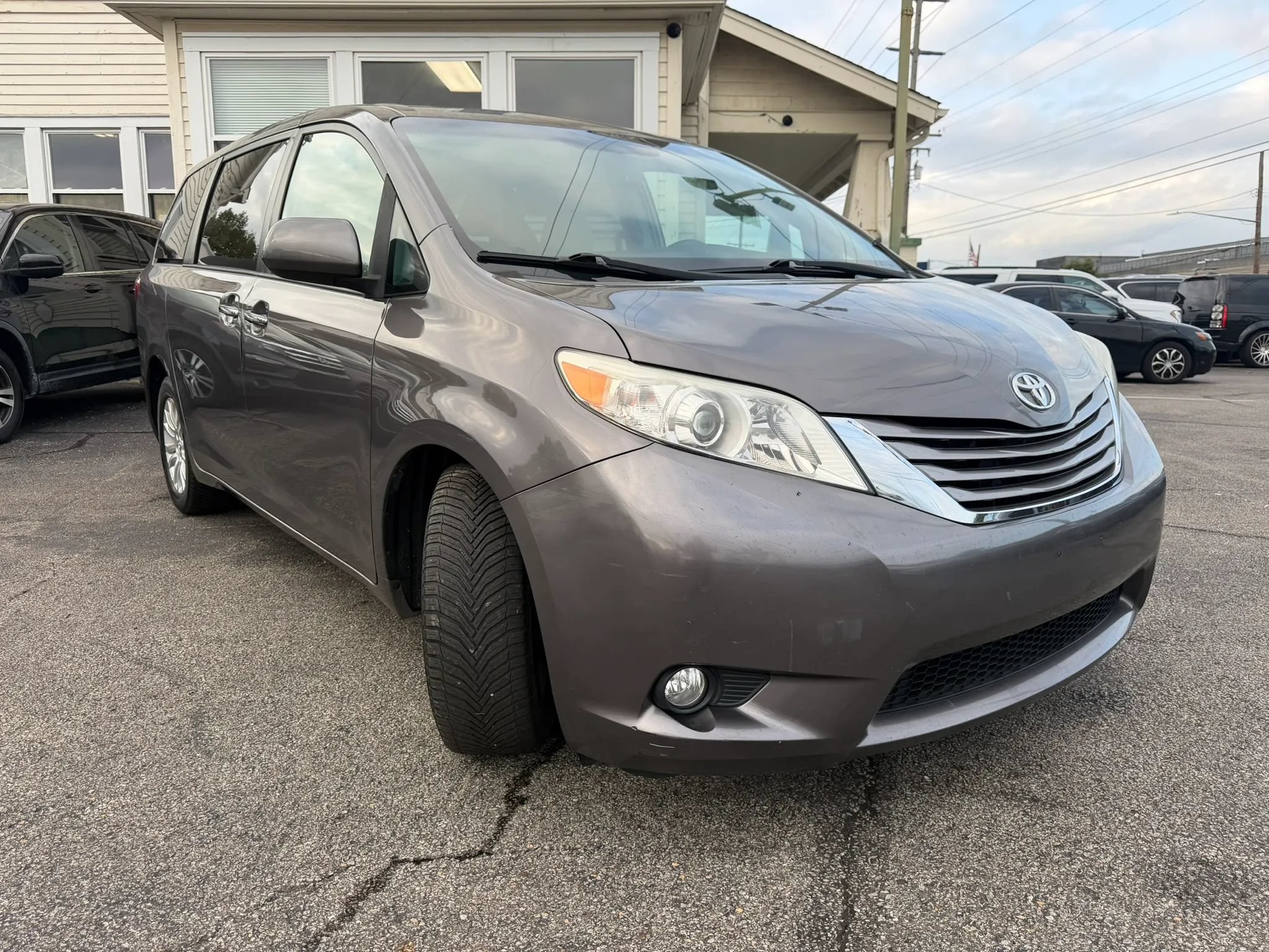 Used 2017 Toyota Sienna XLE Premium FWD image 22