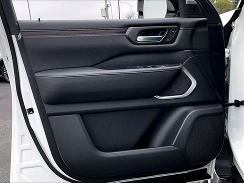 New 2026 Nissan Armada Platinum image 10