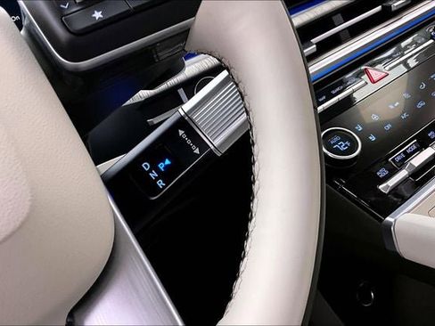 Used 2025 Hyundai Santa Fe Calligraphy image 9