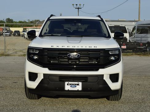 New 2025 Ford Expedition Active image 2
