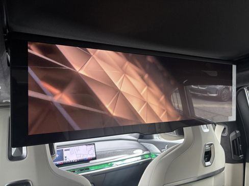 Certified 2024 BMW i7 xDrive60 image 31