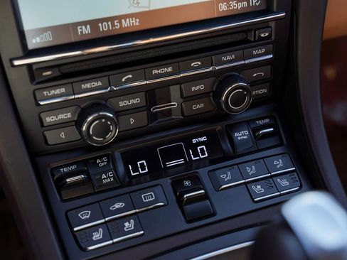 Used 2014 Porsche 911 Carrera 4S image 23