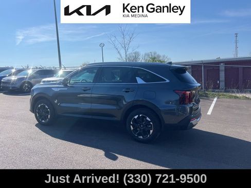 Certified 2024 Kia Sorento S w/ Panoramic Sunroof Package image 8