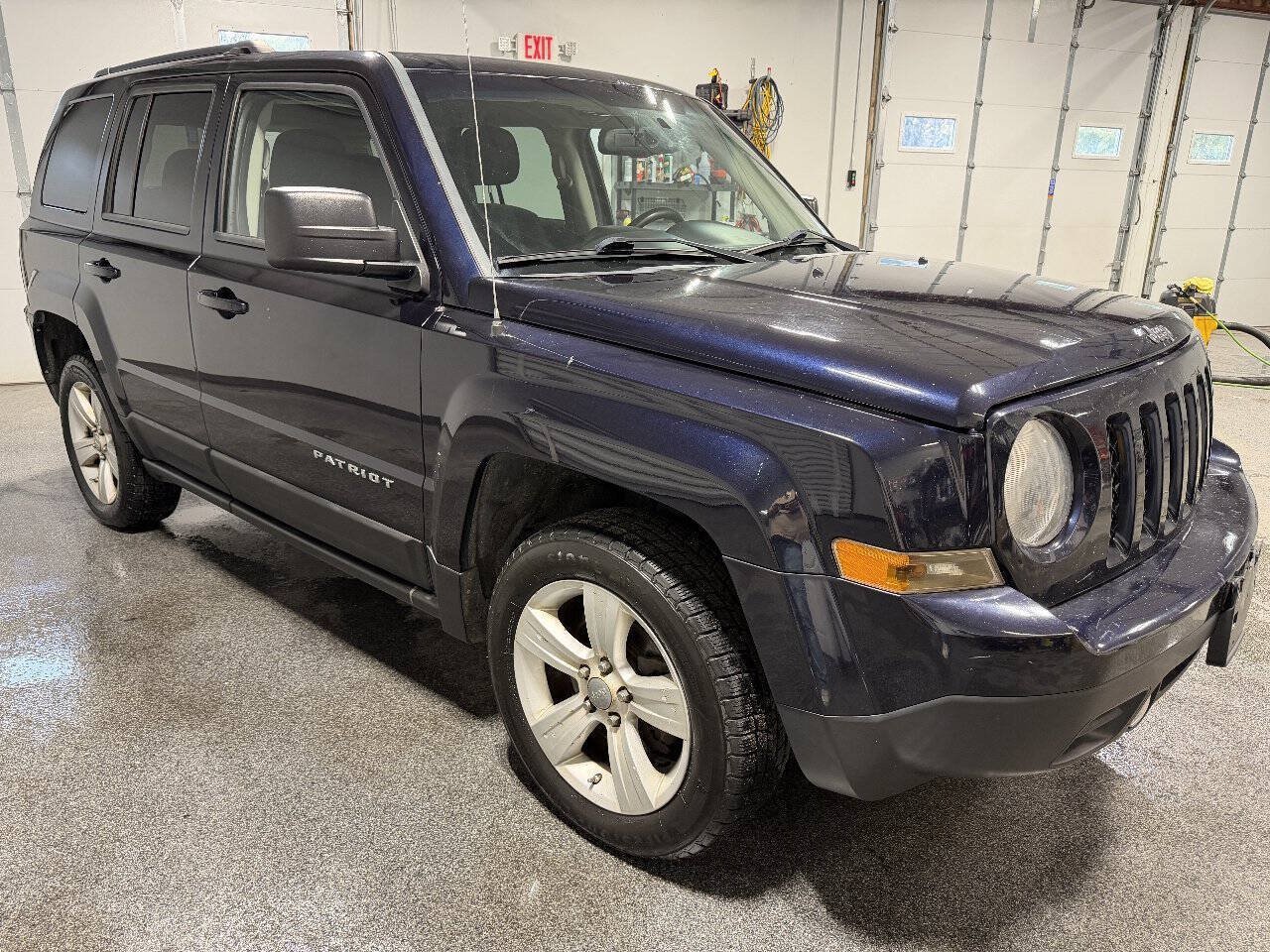 Used 2011 Jeep Patriot Latitude AWD/4WD image 3