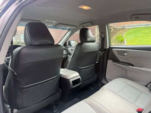 Used 2017 Toyota Camry SE image 23
