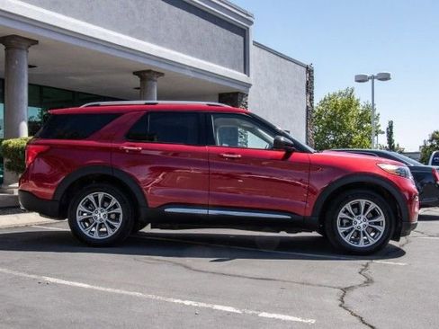 Used 2023 Ford Explorer Limited image 8