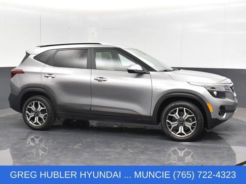 Used 2021 Kia Seltos EX AWD/4WD image 2