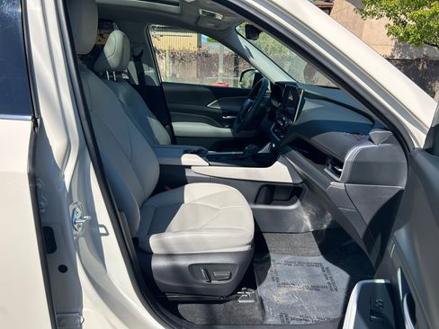 Certified 2024 Toyota Grand Highlander AWD image 29