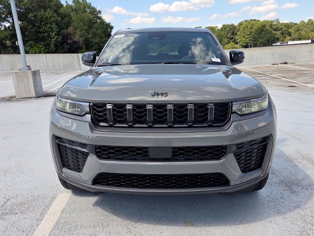 New 2027 Jeep Grand Cherokee Altitude RWD image 2